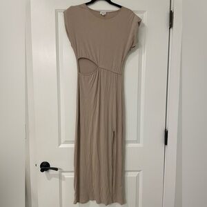 Le Lis Women's Padded Shoulder Maxi Dress